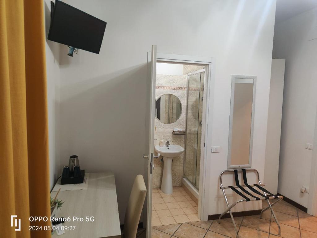 A bathroom at B&B La Cittadella