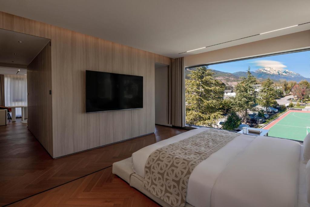 Nespecifikovaný výhled na hory nebo výhled na hory při pohledu z hotelu