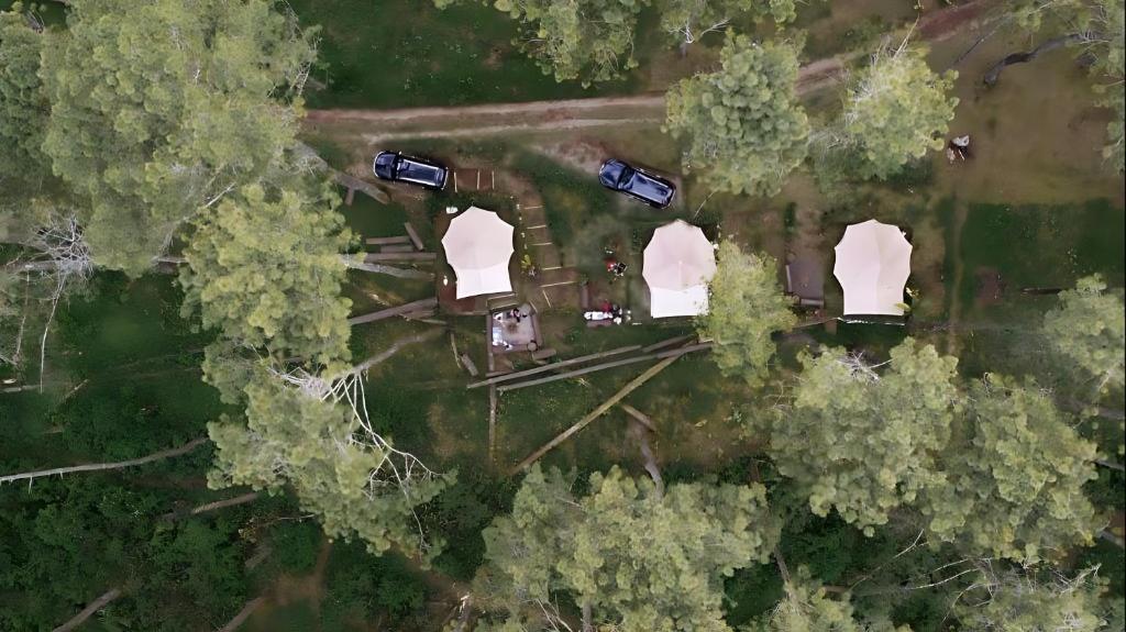 Příroda nedaleko luxury tent
