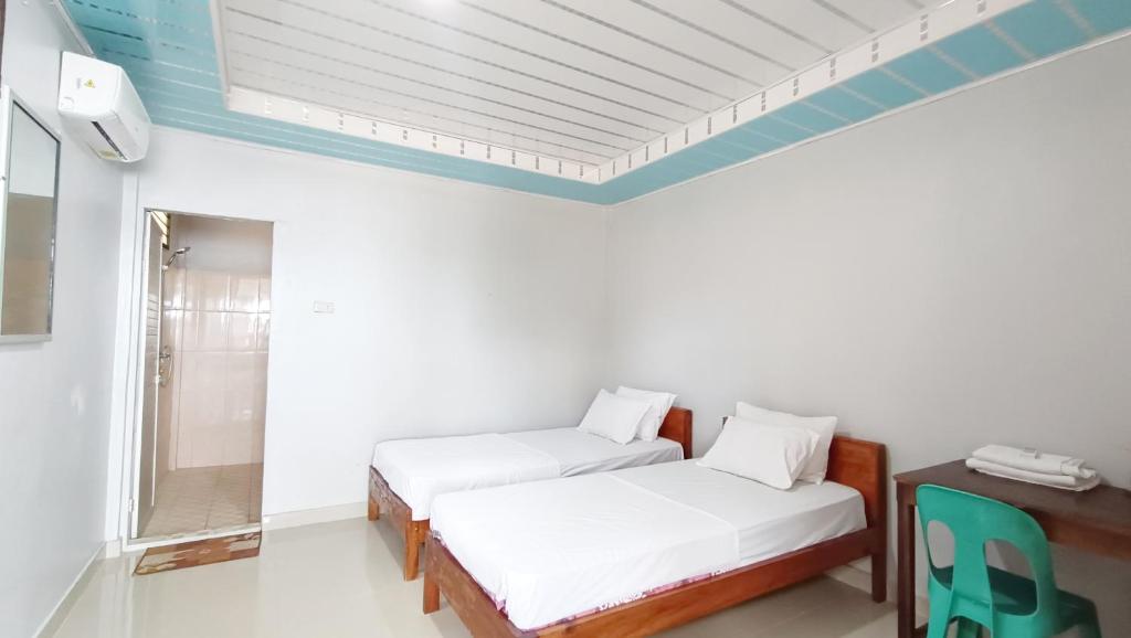 Postel nebo postele na pokoji v ubytování Aloha Guest House Nias