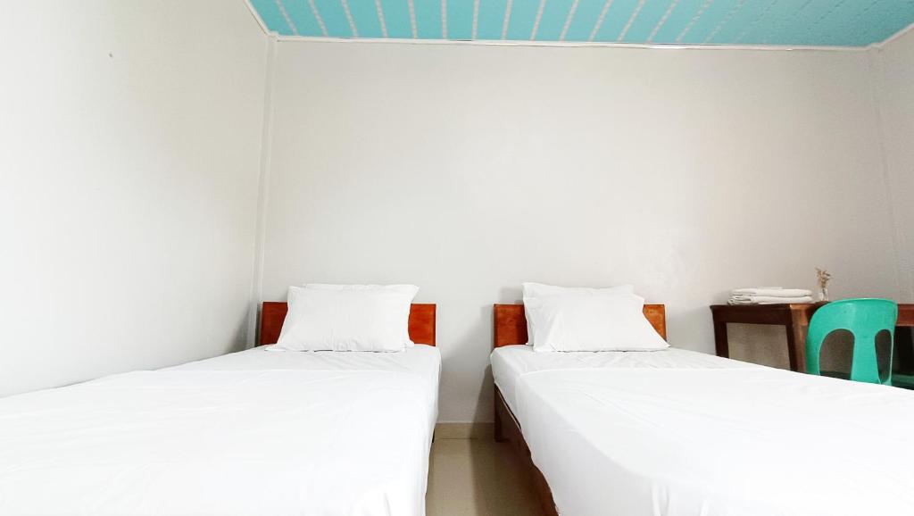 Postel nebo postele na pokoji v ubytování Aloha Guest House Nias
