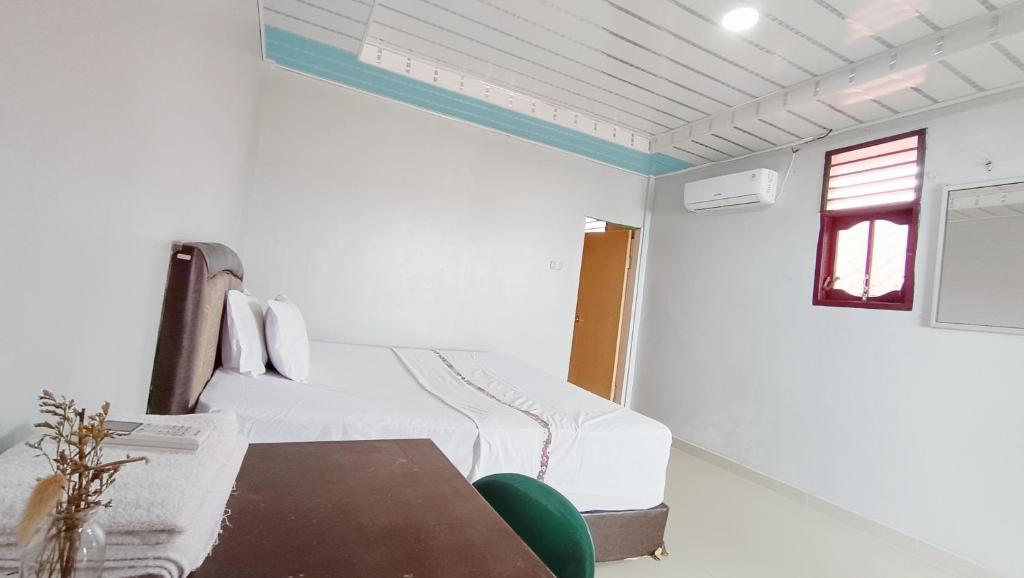 Postel nebo postele na pokoji v ubytování Aloha Guest House Nias