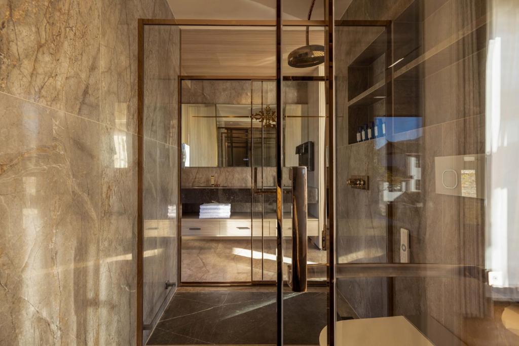 Koupelna v ubytování Taohuawu Mountain Luxury Villa Hotel