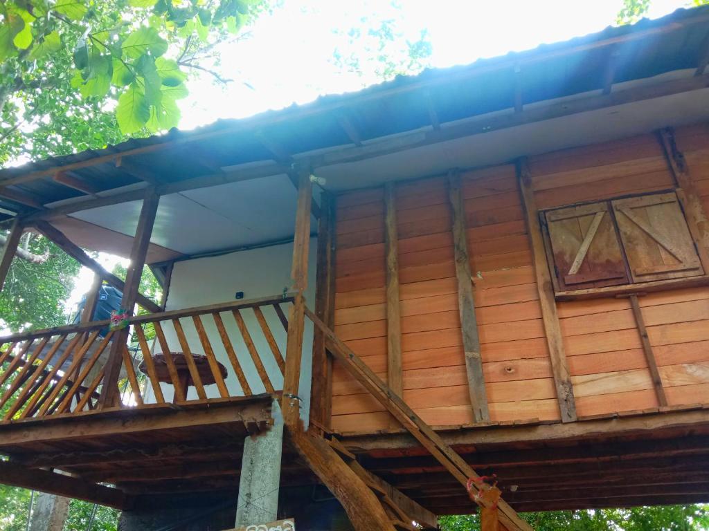 Balkón nebo terasa v ubytování Sigiri Crown Tree Lodge