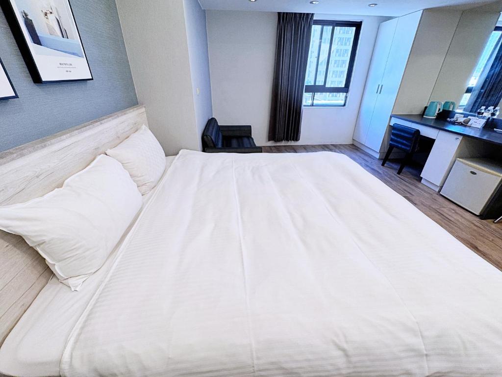 Postel nebo postele na pokoji v ubytování Bonjour Hotel