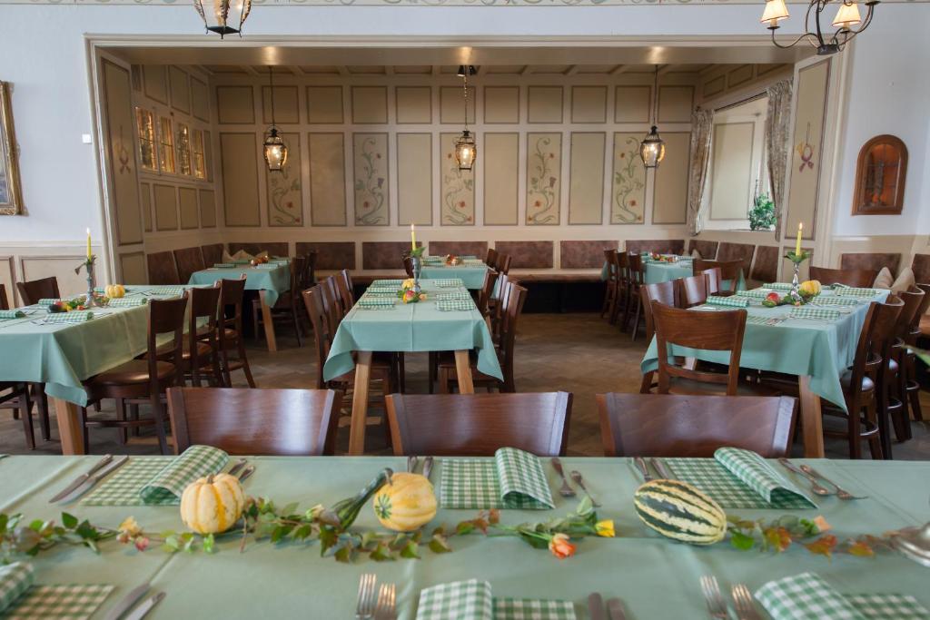 Restaurace v ubytování Hotel Gasthof Alte Post Holzkirchen