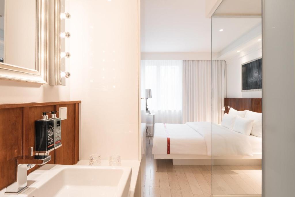 Postel nebo postele na pokoji v ubytování Ruby Sofie Hotel Vienna
