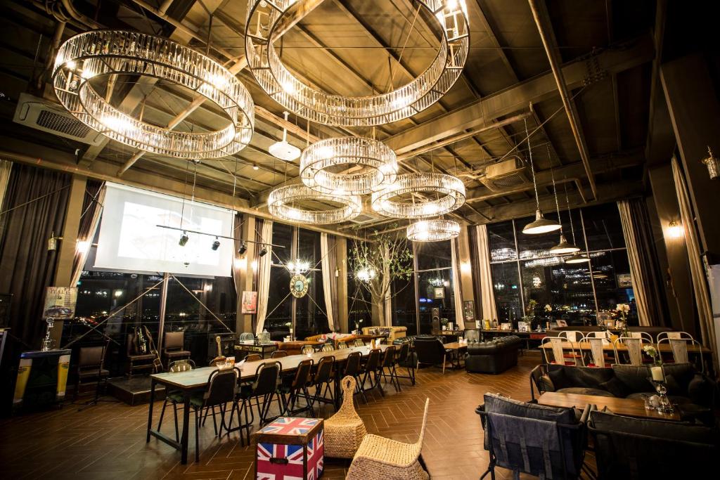 Restaurace v ubytování I Square Hotel