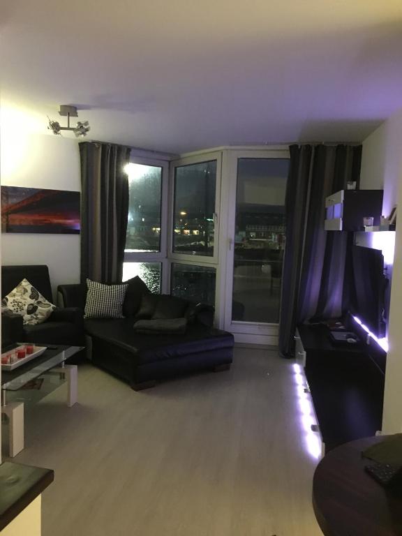 a living room with a couch and a television at City Marina 78 in Cuxhaven