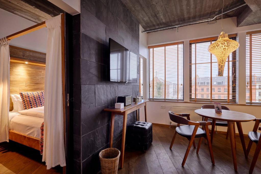 Manon Les Suites Guldsmeden - Resim 3