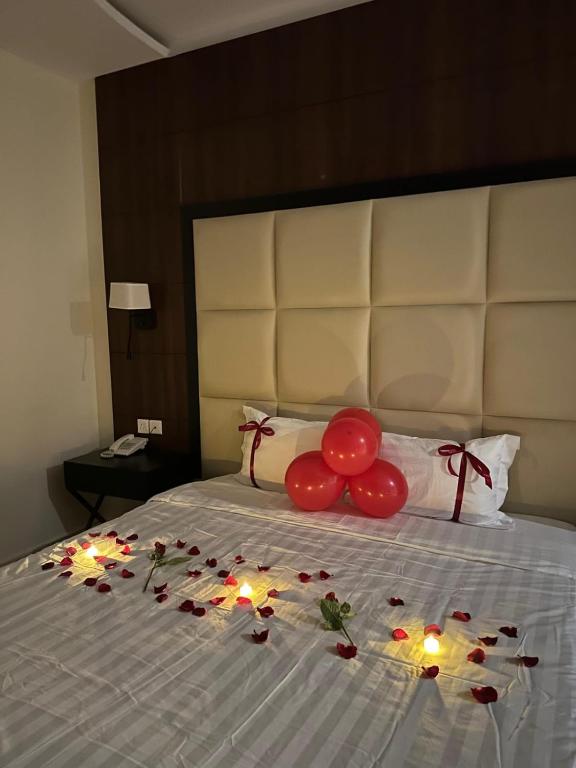 Postel nebo postele na pokoji v ubytování The S Hotel - jeddah - prince sultan street - فندق ذا اس - جده - طريق الامير سلطان