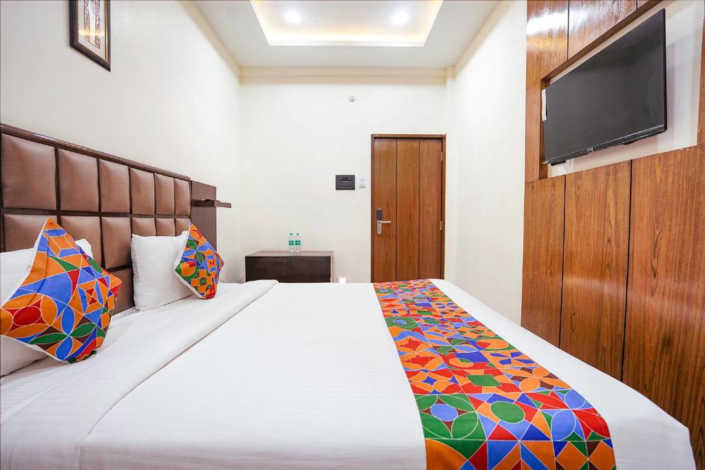 Postel nebo postele na pokoji v ubytování FabHotel Sarja Sky