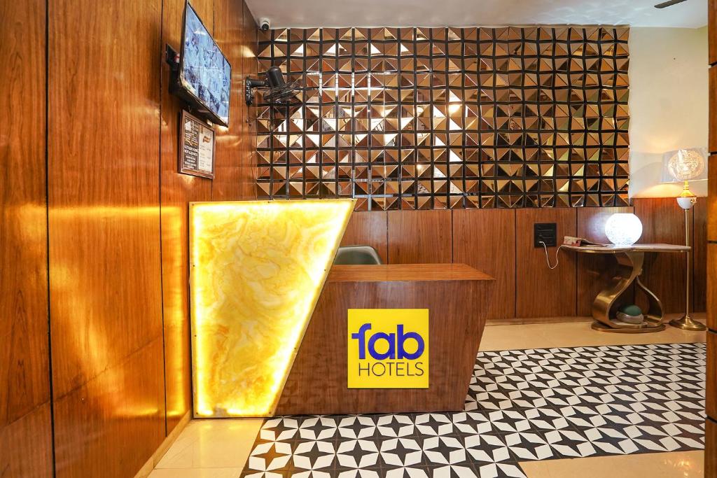 TV a/nebo společenská místnost v ubytování FabHotel Sarja Sky