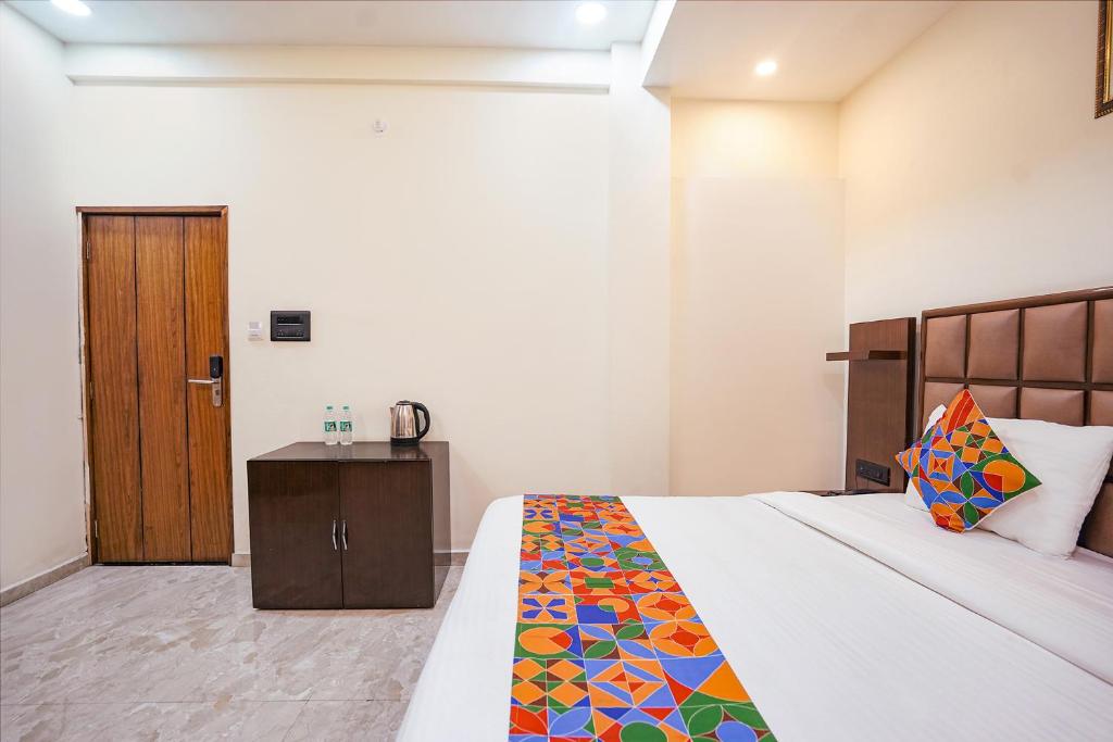Postel nebo postele na pokoji v ubytování FabHotel Sarja Sky