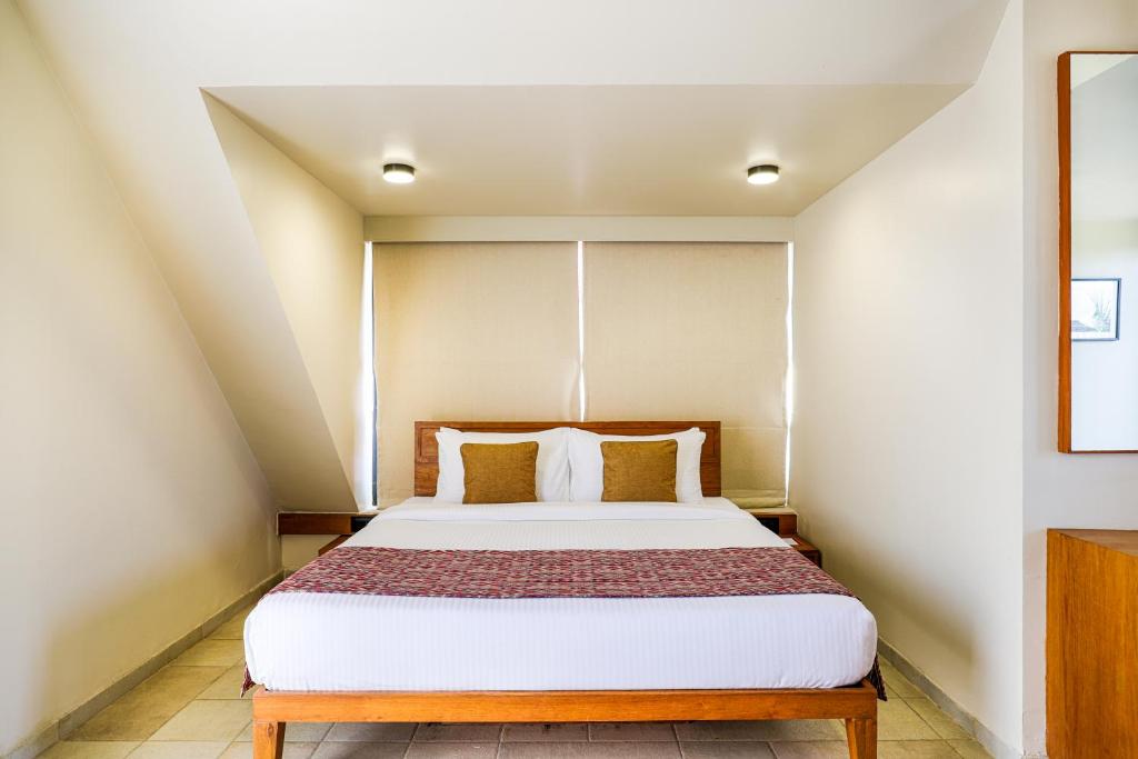 Postel nebo postele na pokoji v ubytování Club Mahindra Pavagadh