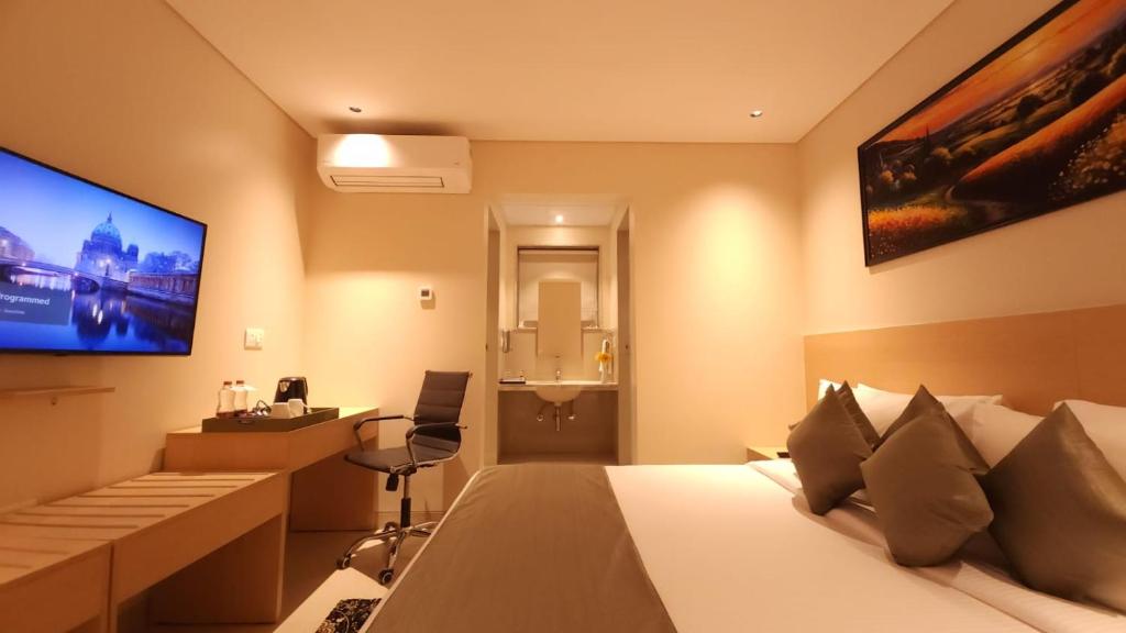 TV a/nebo společenská místnost v ubytování Morvee Hotels Durgapur