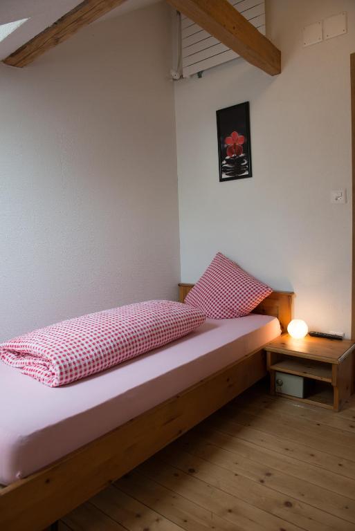 Una cama o camas en una habitación de Hirschen B&B
