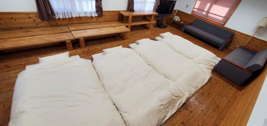 Posezení v ubytování 都留市エコハウスで移住体験を