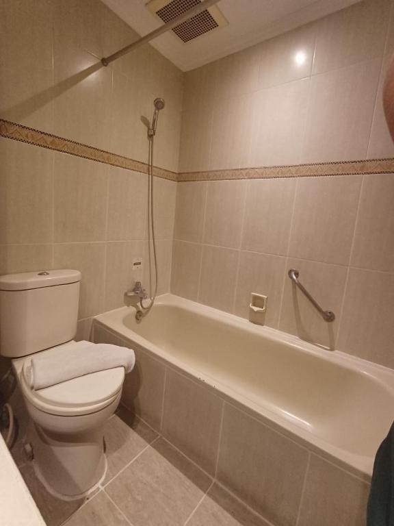 Koupelna v ubytování Tuwuh Hotel at Kayutangan