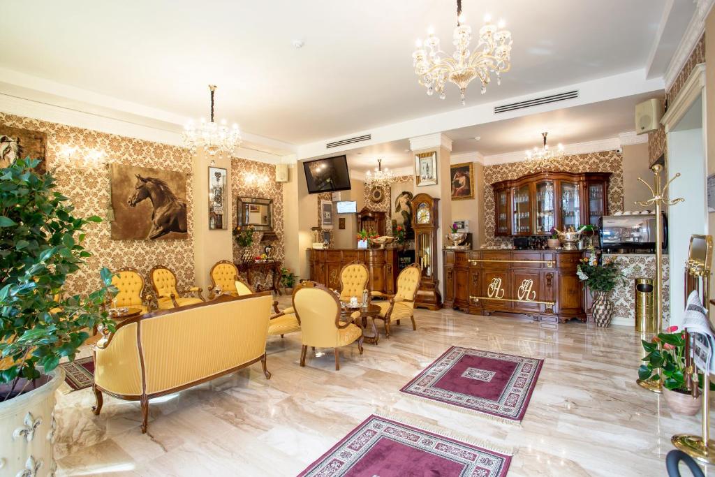 TV a/nebo společenská místnost v ubytování The Arlington Boutique Hotel