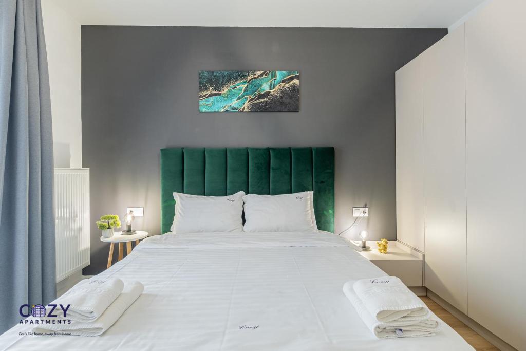 Postel nebo postele na pokoji v ubytování Luxury Collection Flats in Centre of #Beautiful #Brasov at #Coresi Mall