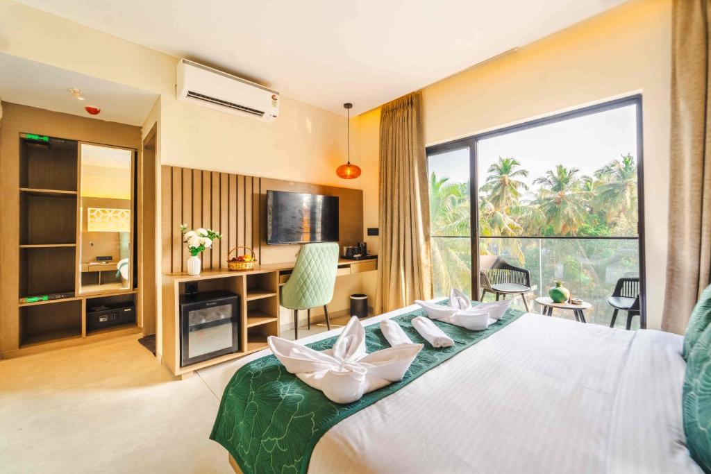 Postel nebo postele na pokoji v ubytování Vilmaris Luxury Hotel in Calangute
