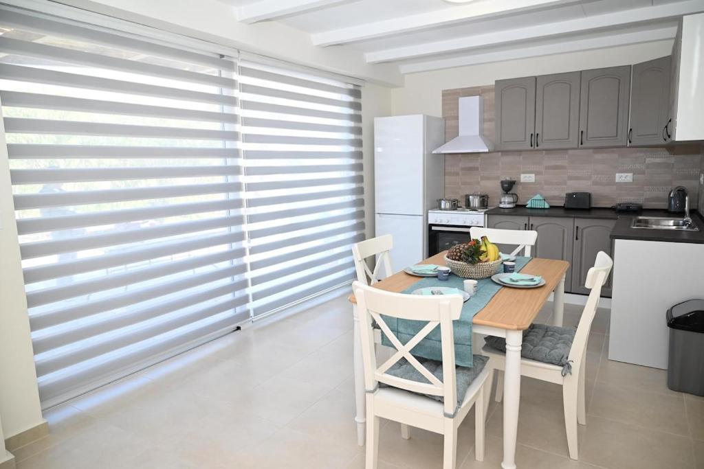 Η κουζίνα ή μικρή κουζίνα στο Myrteni guesthouse