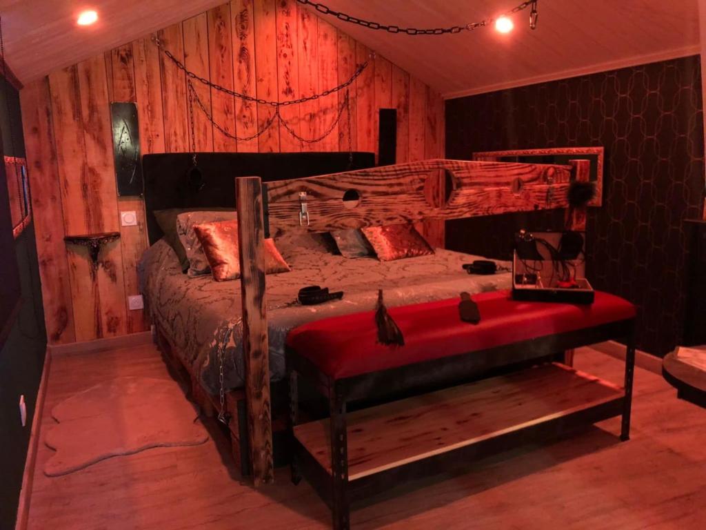 Love Room Vendee - The Secrets of the Chateau