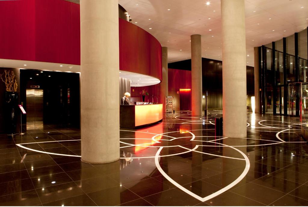 תמונה מהגלריה של Hotel Porta Fira 4* Sup בהוספיטלט דה יוברגאט