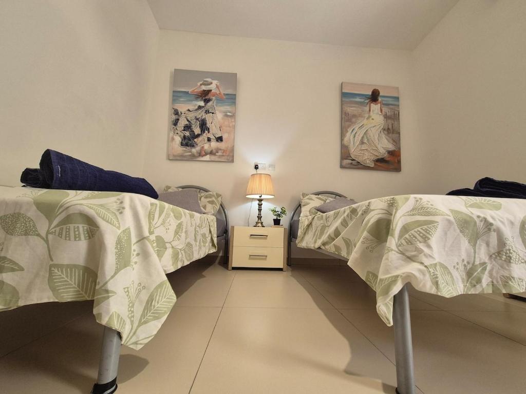 Postel nebo postele na pokoji v ubytování ICC Holiday apartment in Marsascala