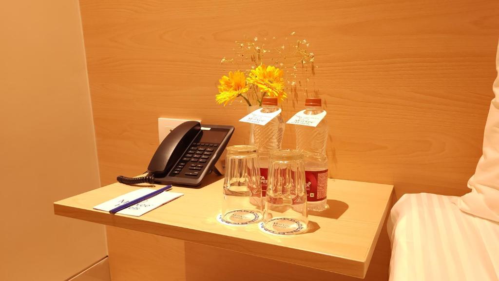 Postel nebo postele na pokoji v ubytování Morvee Hotels Durgapur