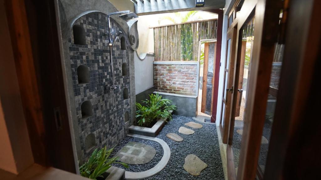 Taman di luar OMA Hikkaduwa