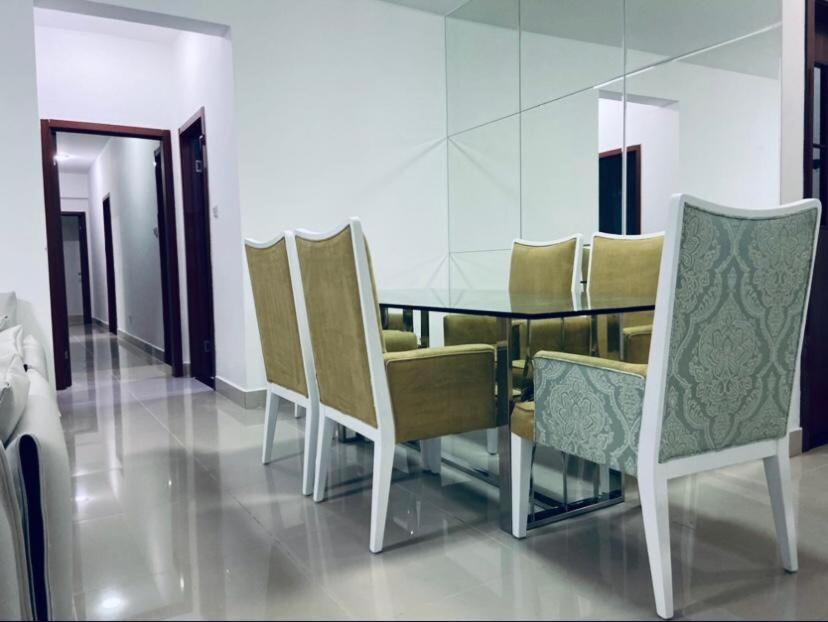 Posezení v ubytování Entire Space Apt T5 Centralidade do Kilamba