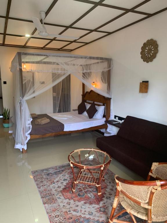 Postel nebo postele na pokoji v ubytování Kahaii Surf hotel