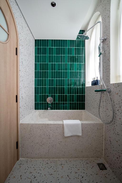 Luxury Deluxe High-Floor Balcony Room with Once-time minibar