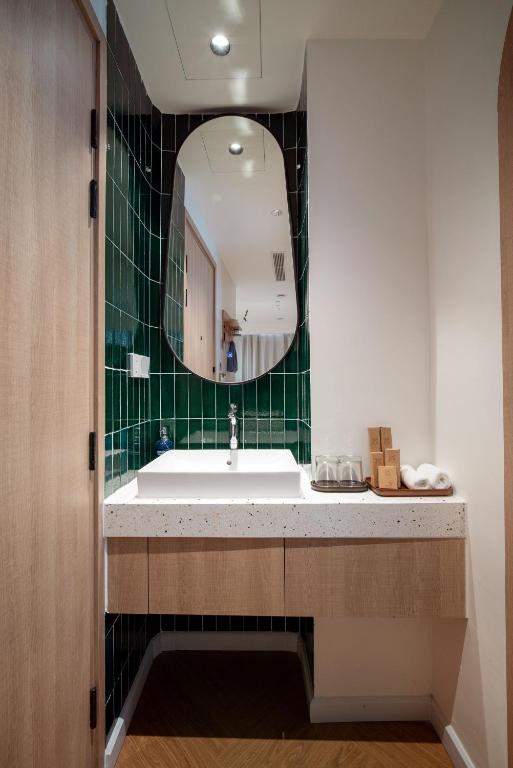 Luxury Deluxe High-Floor Balcony Room with Once-time minibar