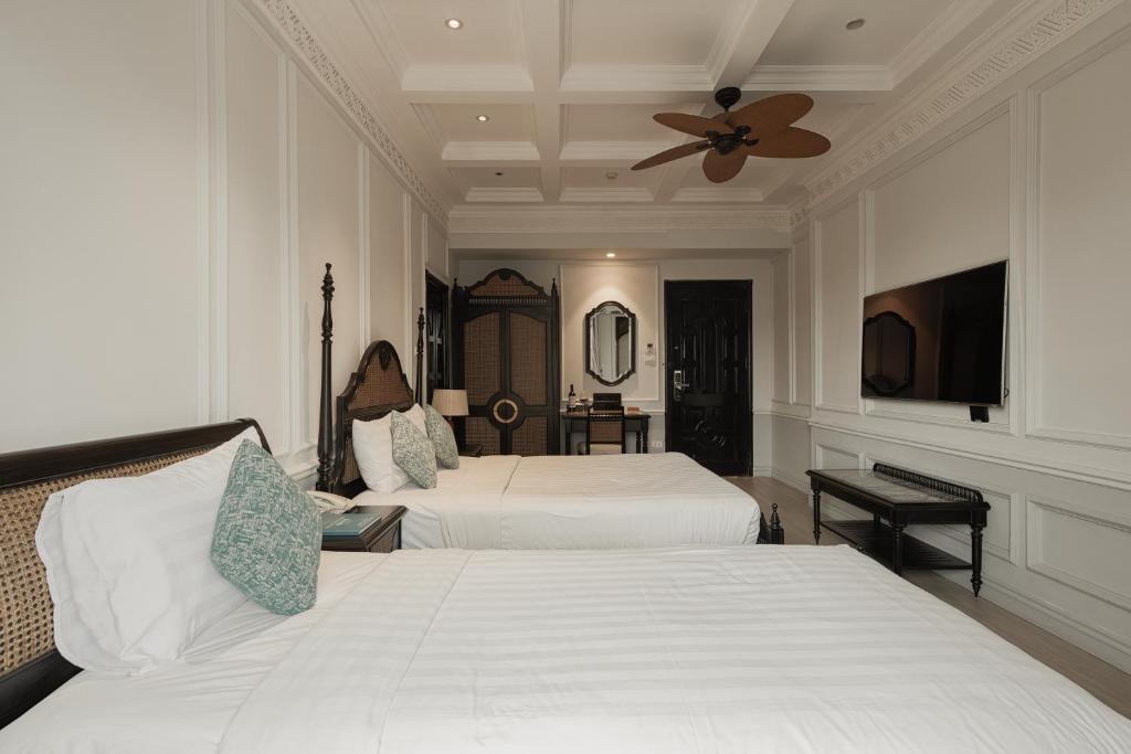 Postel nebo postele na pokoji v ubytování Hanoi Graceful Hotel and Travel
