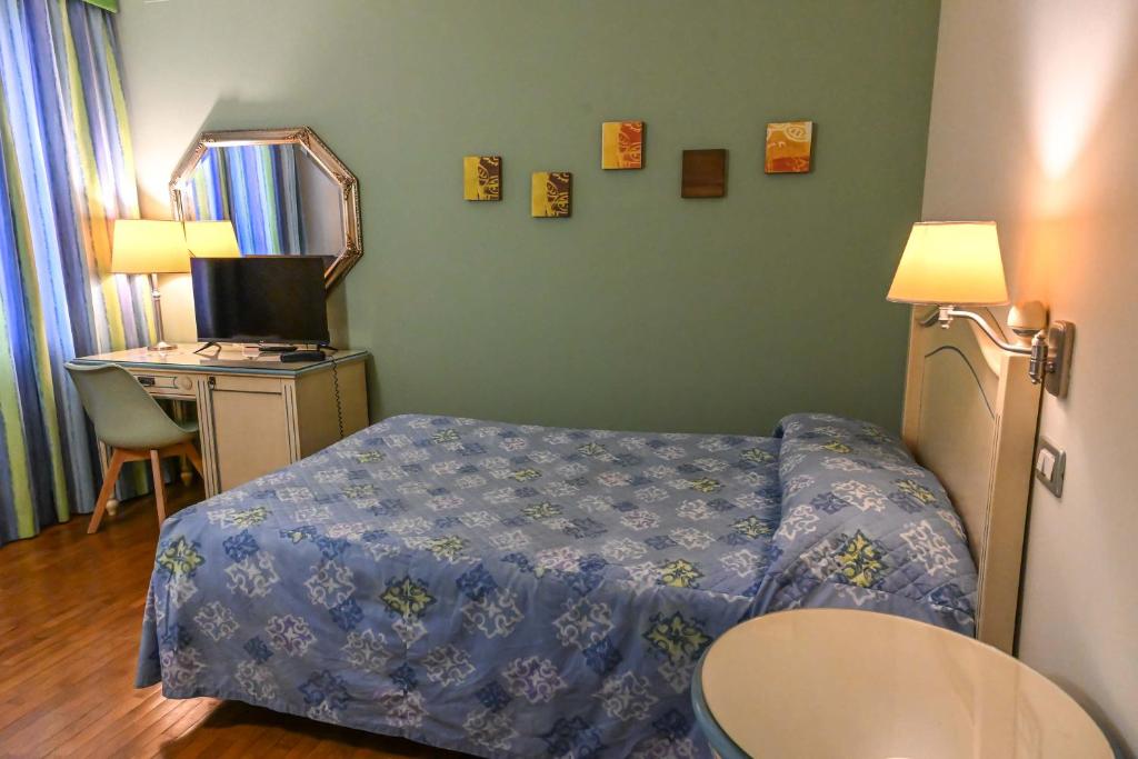 Postel nebo postele na pokoji v ubytování Hotel Matteotti