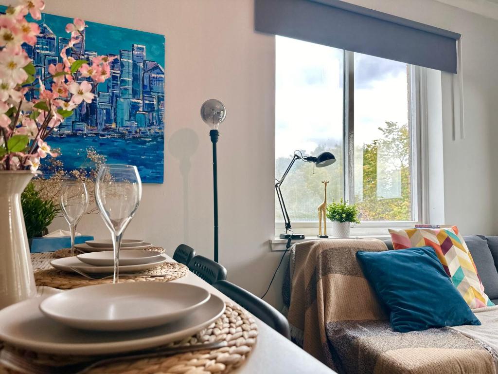 Ruang duduk di "Blue dreams" stay near Glasgow city