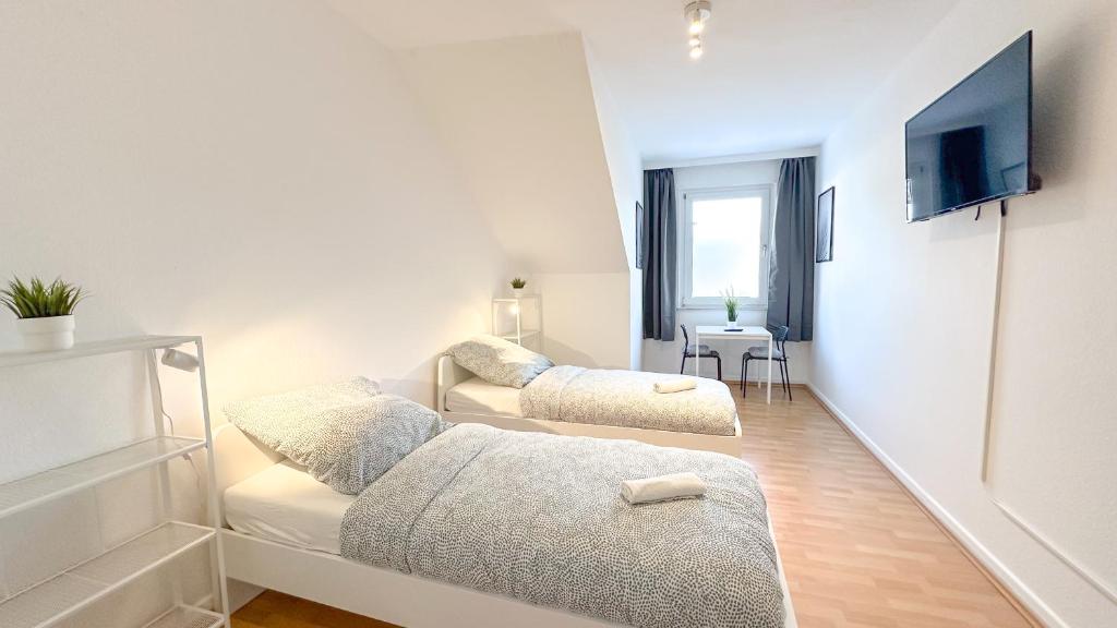 Postel nebo postele na pokoji v ubytování Vollausgestattete Monteurunterkunft mit WIFI & Dachterrasse