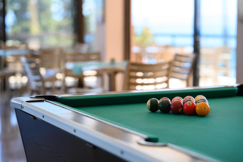 Biliár nebo kulečník v ubytování Siora Leni Hotel