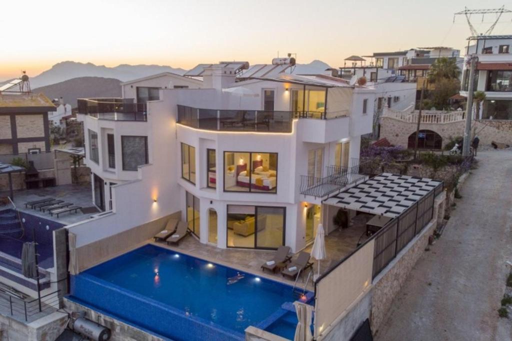 Bazén v ubytování Villa Kubra Akbel Kas Antalya Turkey nebo v jeho okolí