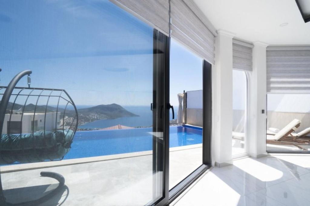 Bazén v ubytování Villa Kubra Akbel Kas Antalya Turkey nebo v jeho okolí