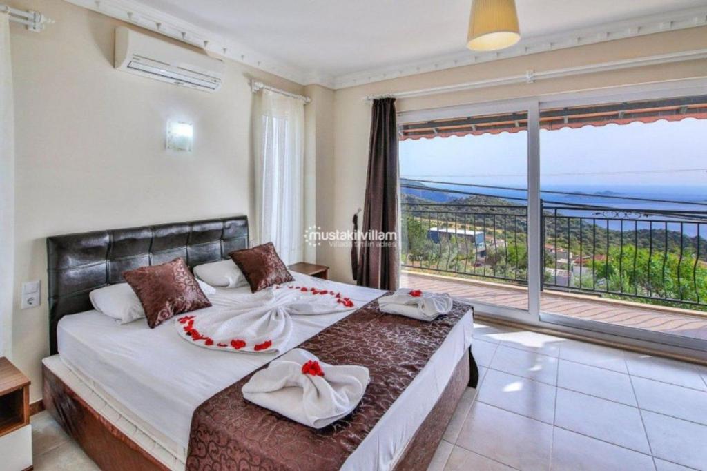 Postel nebo postele na pokoji v ubytování Villa Kubra Akbel Kas Antalya Turkey