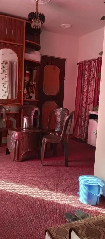 Posezení v ubytování Pine Guest House sawan tangmarg
