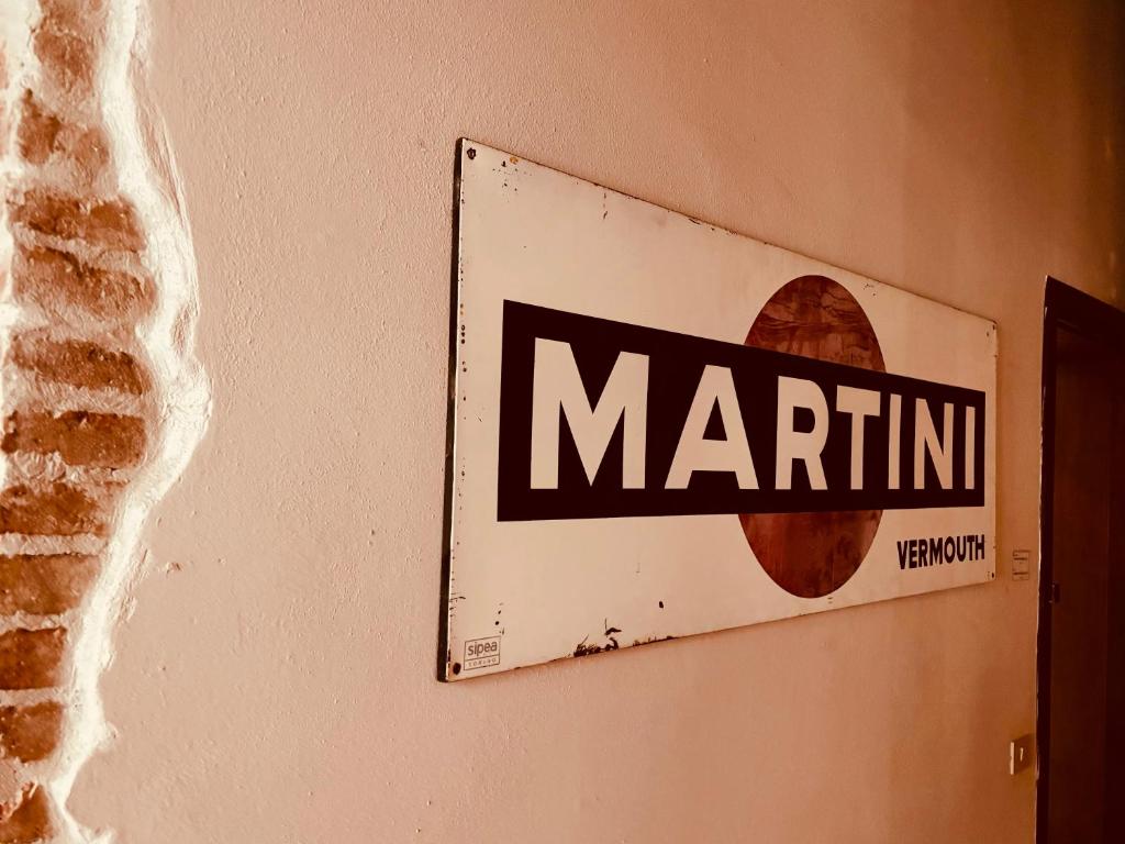 Certificato, attestato, insegna o altro documento esposto da Capitolium Ad