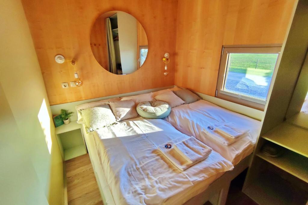 Postel nebo postele na pokoji v ubytování BIG BERRY Kolpa - Isabella Premium House