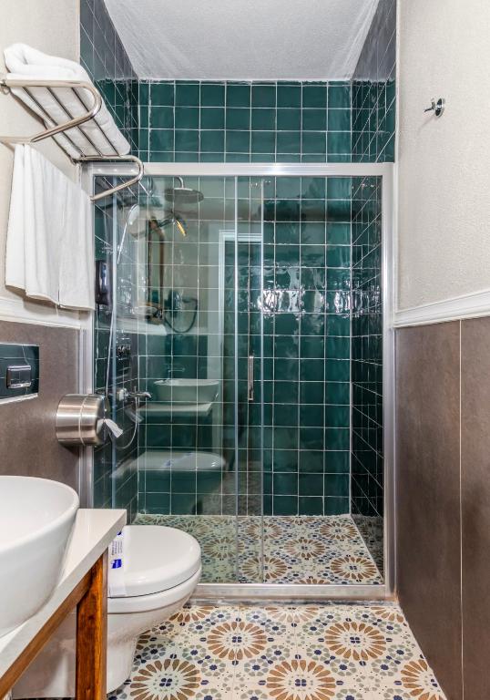 Nenessa Airport Hotel - 3