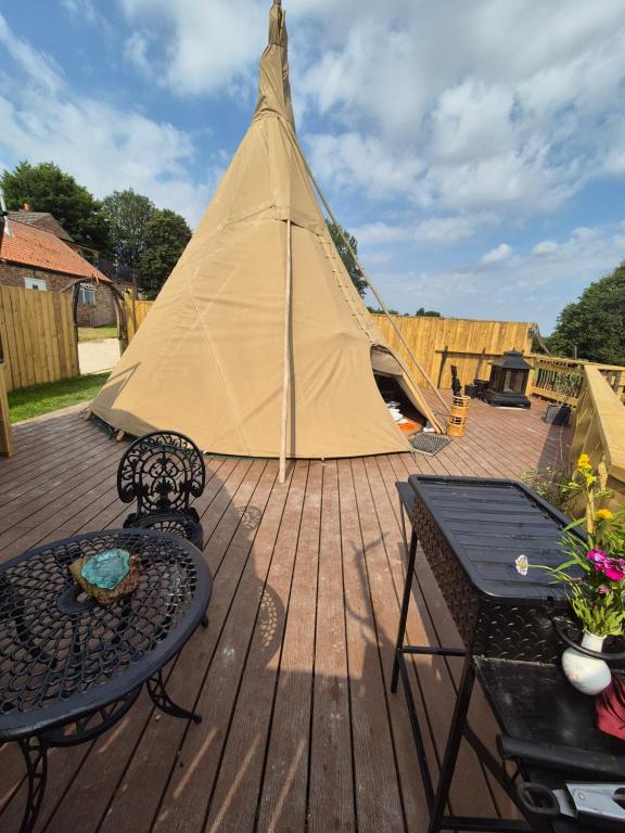Fotografie z fotogalerie ubytování Burtree Country House, Tipi's, Treehouse & Lodge & house rooms with hot tubs in a private garden v destinaci Thirsk