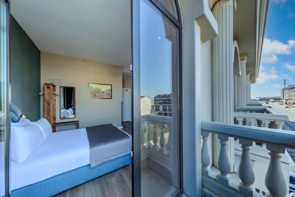 Nenessa Airport Hotel - 12